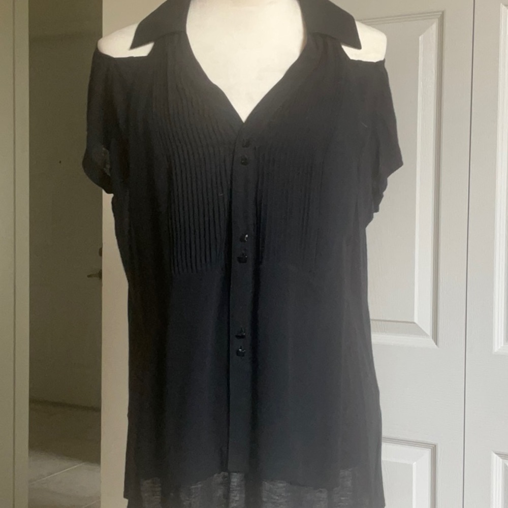 Leifsdottir BLK Collared Cold Shoulder Top